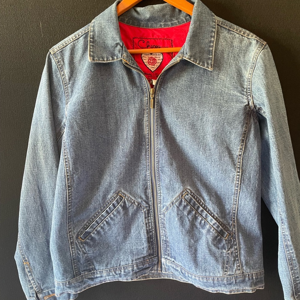 Chico's 1983 Anniversary Embroidered Denim Jacket with Parrot Design. Size 1 - Picture 3 of 12